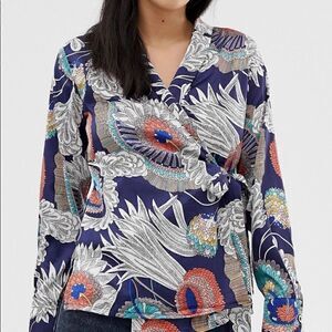 NWOT BRAVE SOUL wrap front blouse in navy floral